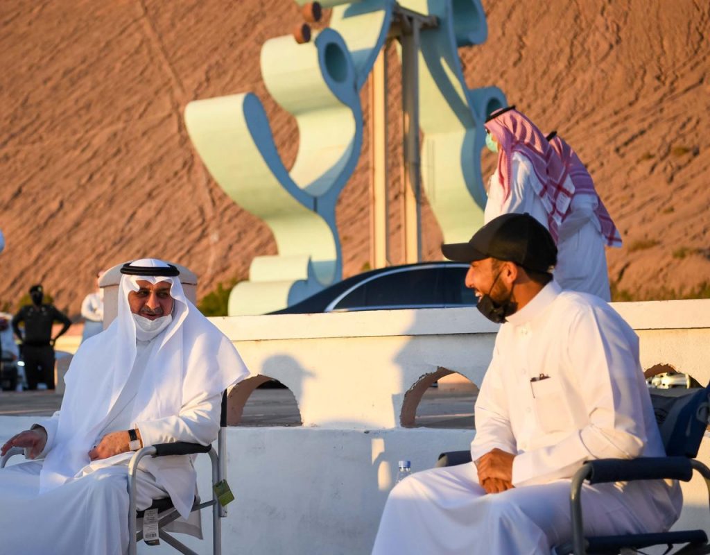 خلال لقائه عدد من الشباب والمنتزهين بالكورنيش الشمالي بمحافظة حقل .. أمير تبوك الإنسان السعودي هو كنز هذا الوطن العظيم