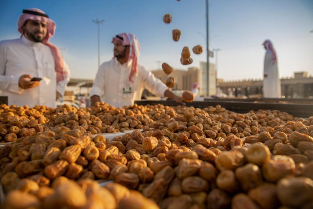 3 ملايين عبوة تمر ترد لمهرجان بريدة للتمور في 20 يومًا