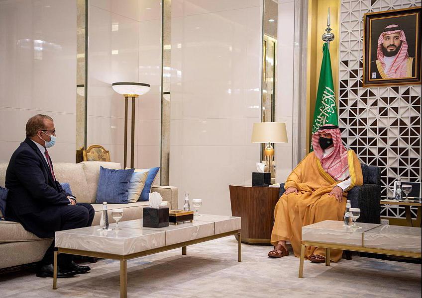 سمو الأمير عبدالعزيز بن سعود يستقبل السفير الباكستاني