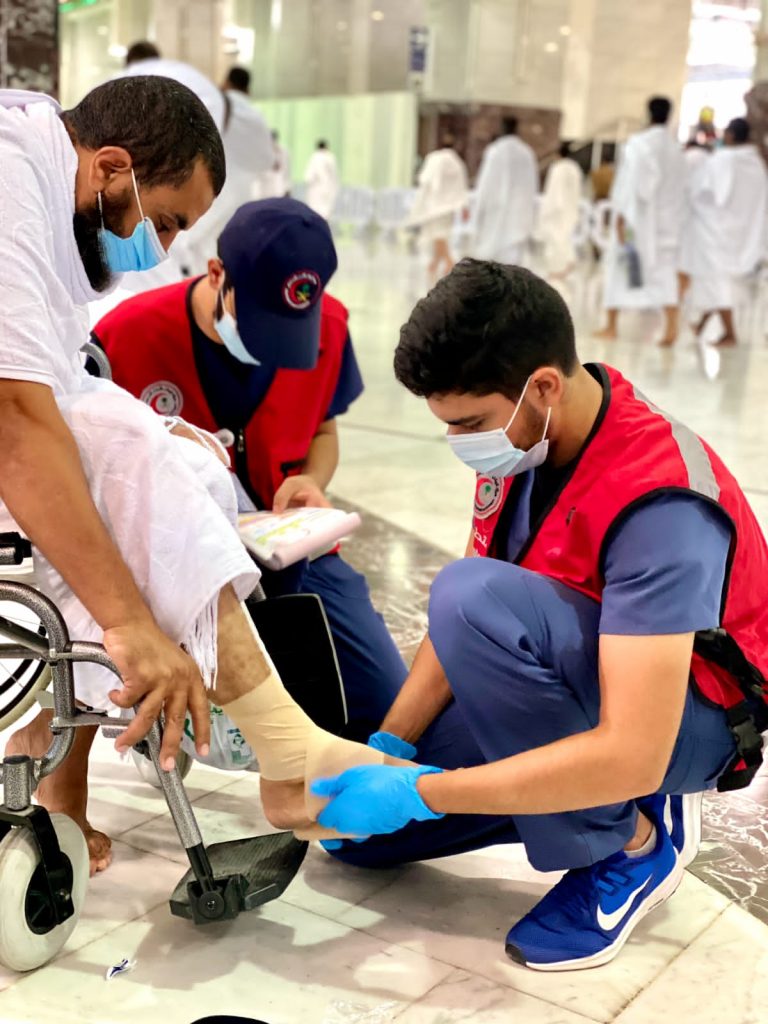 مشاركة 55 متطوعاً من هيئة الهلال الاحمر بمنطقة مكة المكرمة في فعالية ( يوم التطوع )