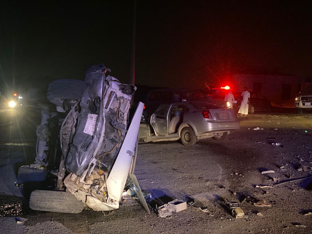الهلال الاحمر بالعاصمة المقدسة يباشر حادث تصادم نتج عنه اصابة 5 اشخاص