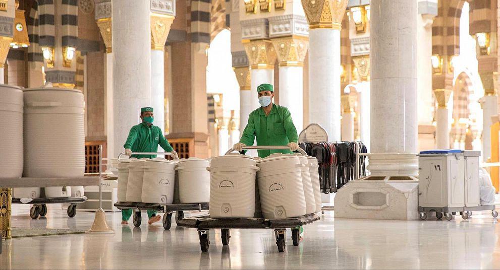 600 حافظة لمياه زمزم في أروقة المسجد النبوي