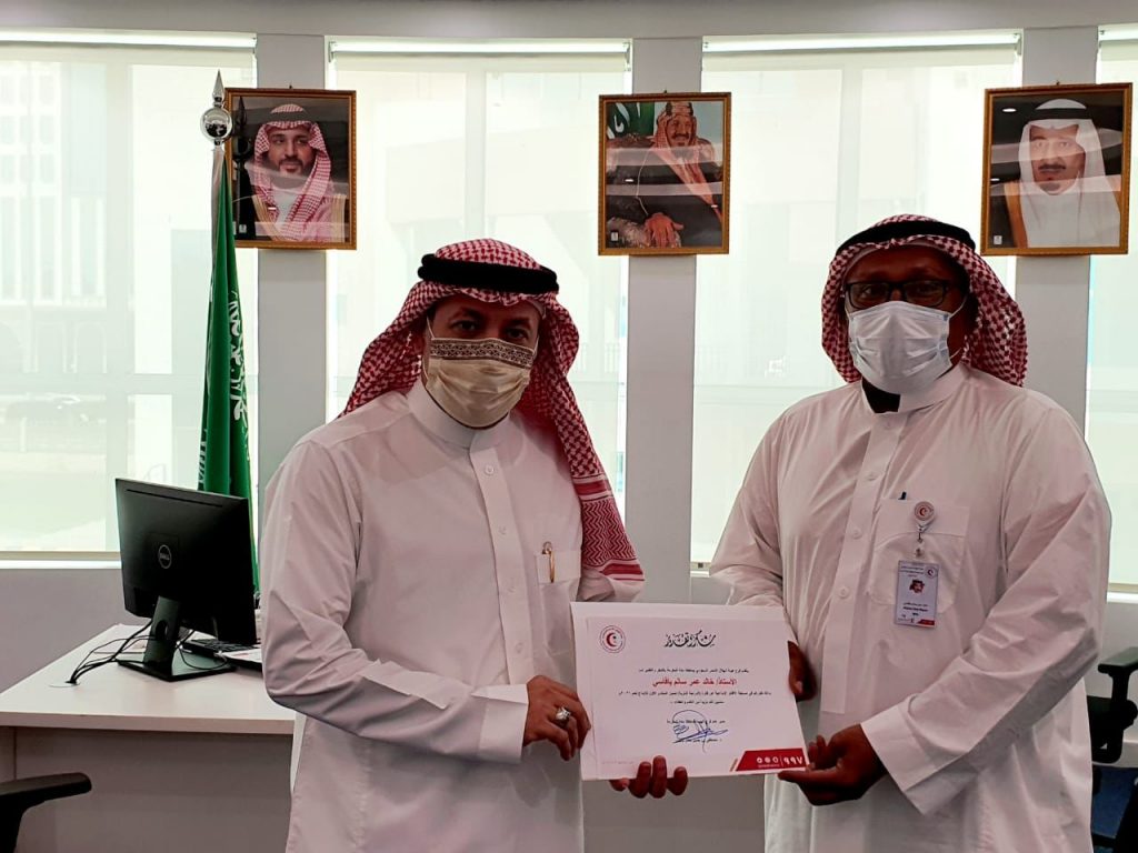 د / بلجون يكرم منسوبي الهلال الأحمر بمنطقة مكة المكرمة الفائزين في ملتقى الإبداع الاول