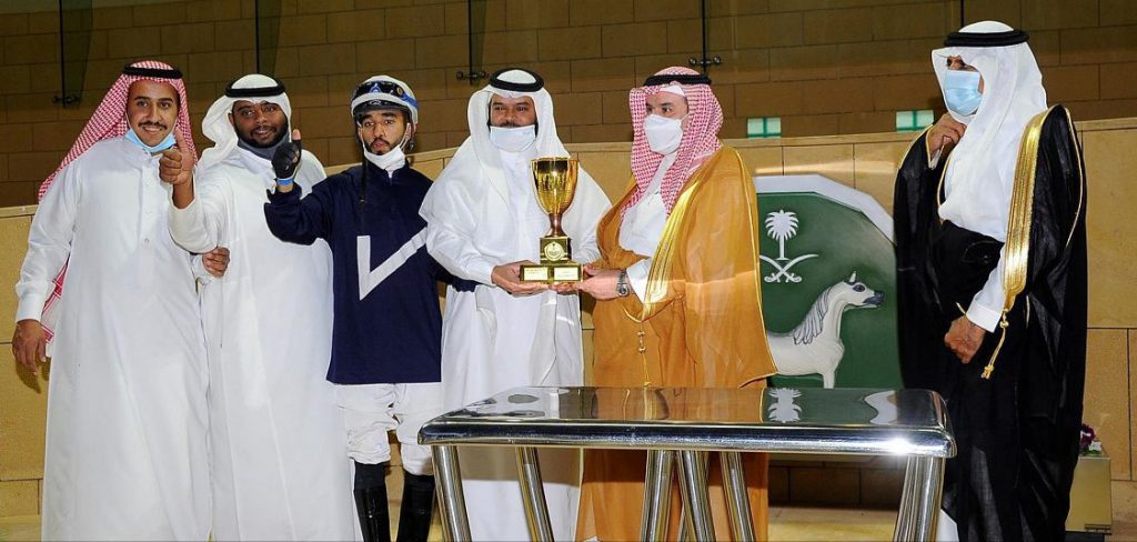 برعاية سمو أمير الرياض بالنيابة وكيل إمارة الرياض للشؤون التنموية يسلم كأس الإمارة
