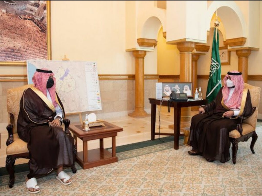 سمو أمير منطقة مكة المكرمة بالنيابة يستقبل مدير جامعة جدة وأعضاء مركز البيانات الضخمة التابع لإمارة المنطقة