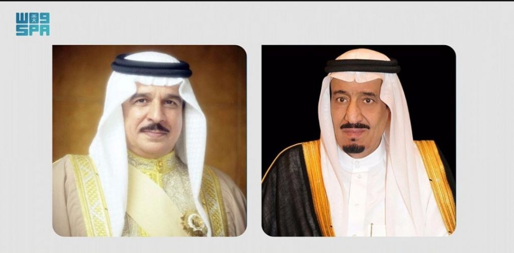 خادم الحرمين الشريفين يجري اتصالاً هاتفياً بملك البحرين