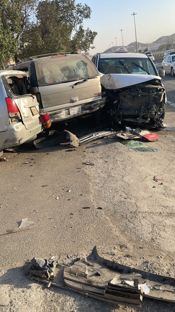 الهلال الأحمر بالعاصمة المقدسة يباشر  حادث تصادم مركبات بالجموم