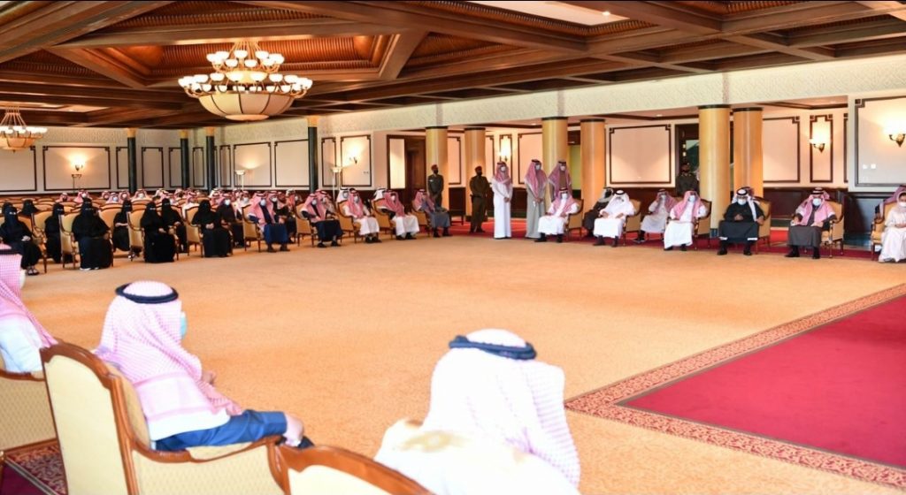 أمير تبوك يلتقي وكلاء الإمارة ومديري العموم والأقسام والموظفين 