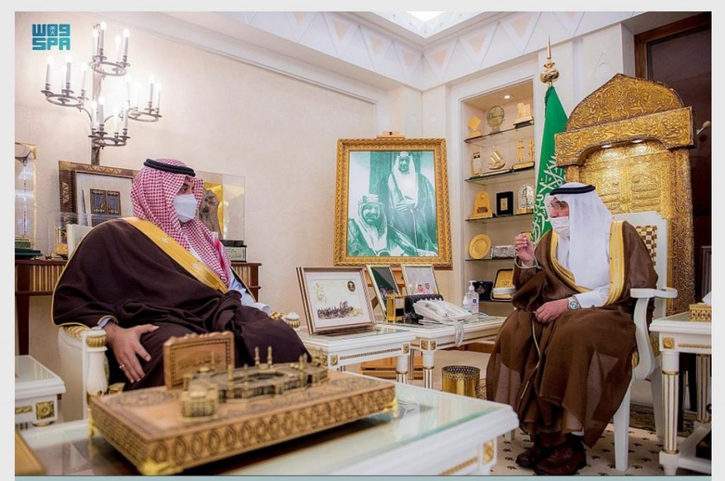 سمو أمير القصيم يستقبل سمو رئيس الاتحاد السعودي للهجن