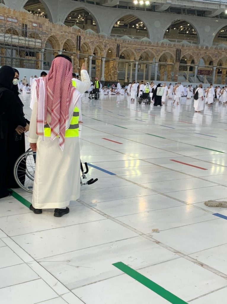 120 متطوعاً بـتعليم مكّة يشاركون في اليوم العالمي للتطوع في الحرم المكي