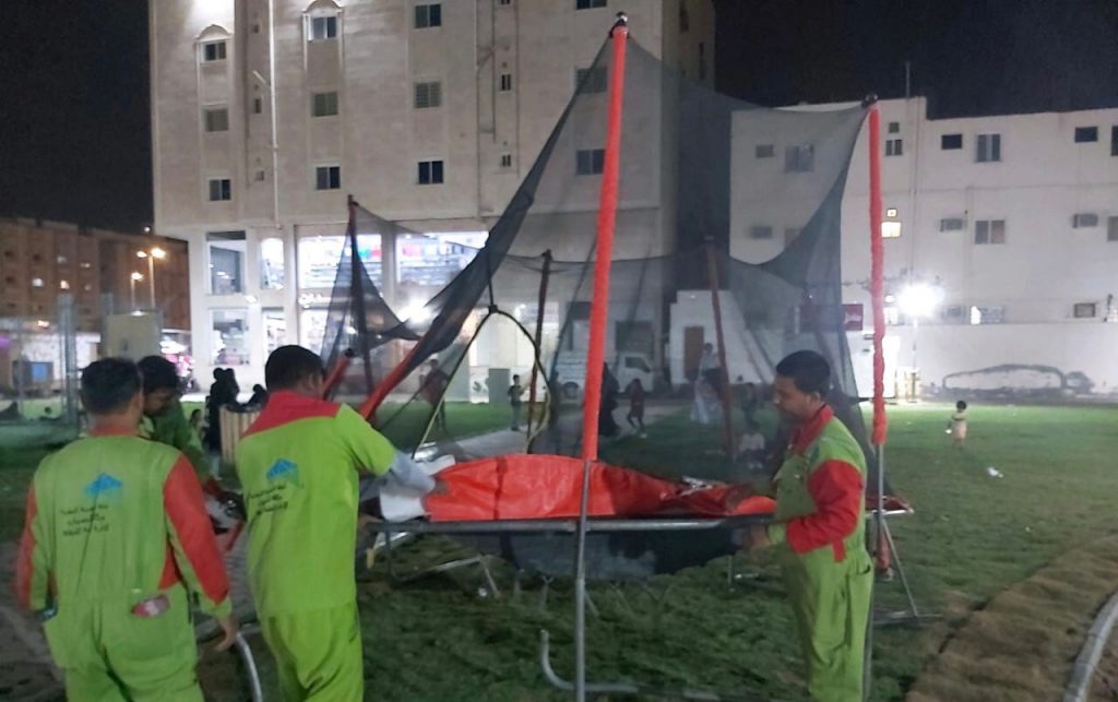 مصادرة 30 طن من المواد الغذائية الفاسدة ومجموعة من الألعاب المخالفة بمكة