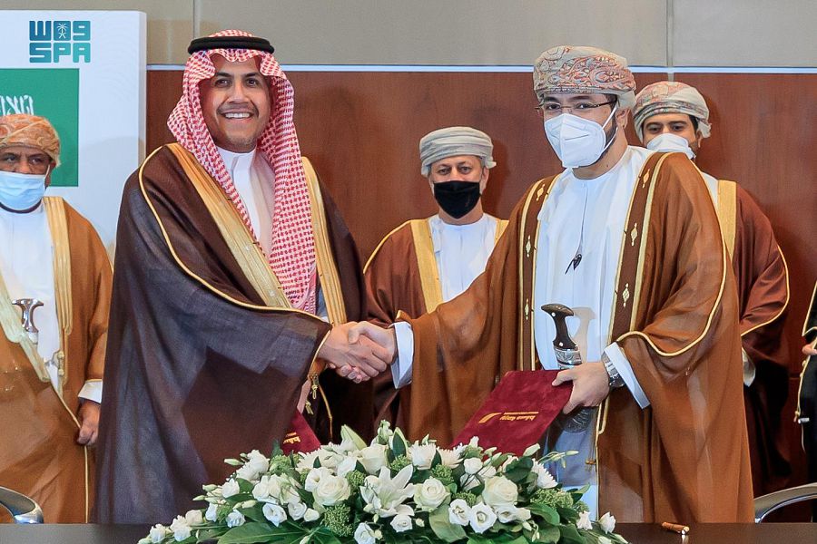 شركات سعودية وعمانية توقعان 13 مذكرة تفاهم تتعلّق بالعمل المُشترك في القطاعات الاقتصادية الواعدة