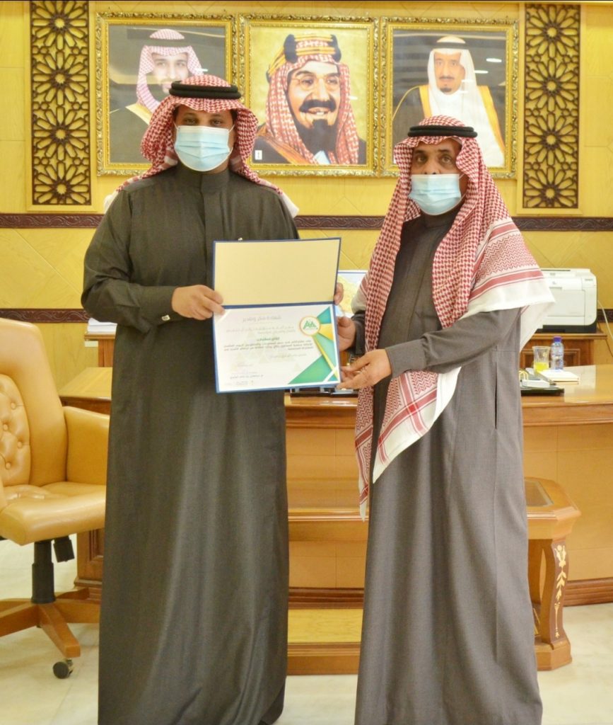 أمين منطقة حائل يكرم المتطوعين والمتطوعات بالمنطقة والداعمين