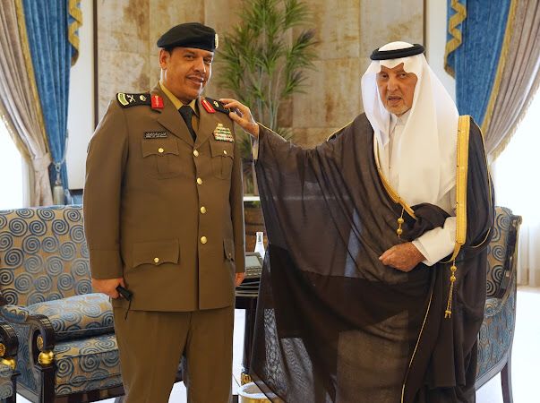 سمو أمير منطقة مكة المكرمة يقلد الحماد رتبته الجديدة