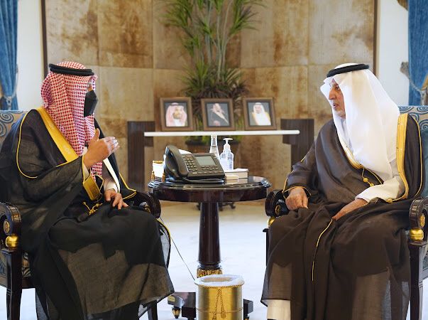 تزامناً مع العودة الحضورية لطلاب وطالبات المرحلة الابتدائية ورياض الأطفال،،، سمو أمير مكة المكرمة يستقبل مدير الشؤون الصحية بالمنطقة