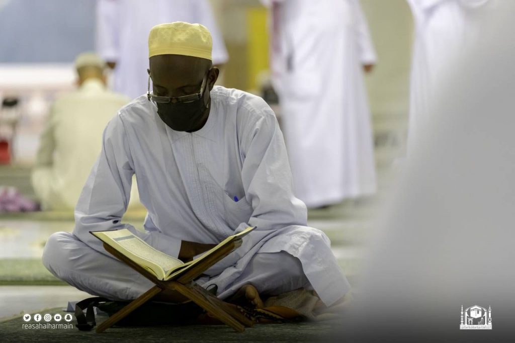 بأكثر من (6) لغات عالمية.. شاشات خرائط إرشاد إلكترونية لمواقع الشعائر الدينية والخدمات بالمسجد الحرام