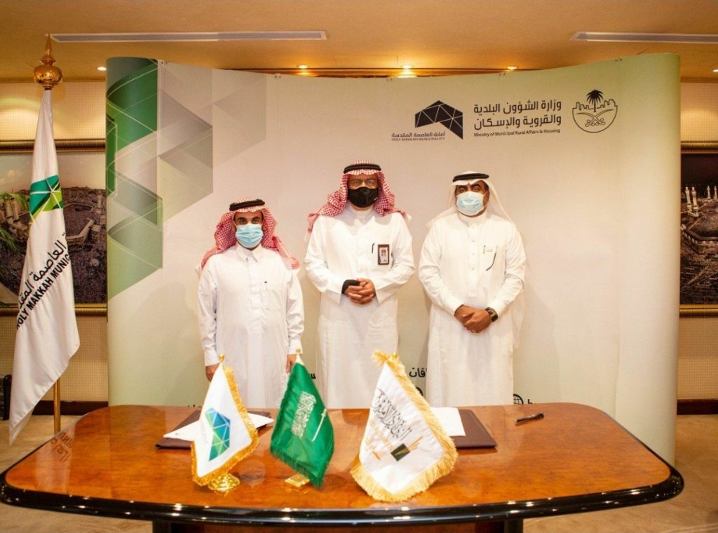 القويحص يرعى توقيع عقود عدد من المشاريع الاستثمارية والتنموية بالعاصمة المقدسة