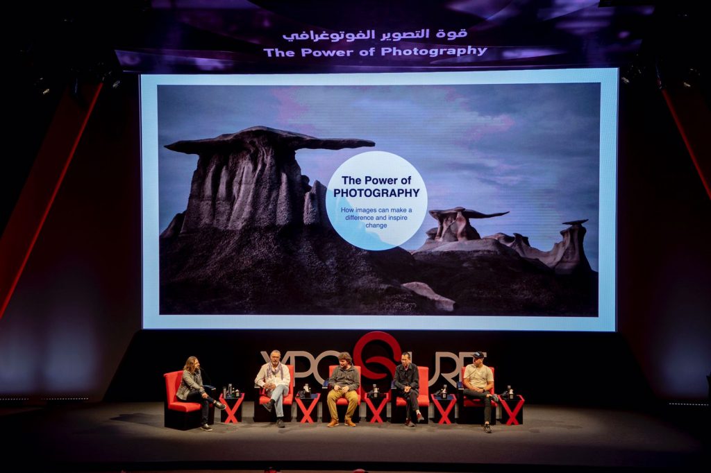 في جلسة ملهمة حضرها سلطان بن أحمد القاسمي ،،،مصورون عالميون في “اكسبوجر 2022 “: الصورة لغة عالمية تمنح الأحداث والأشخاص صوتاً مدوياً