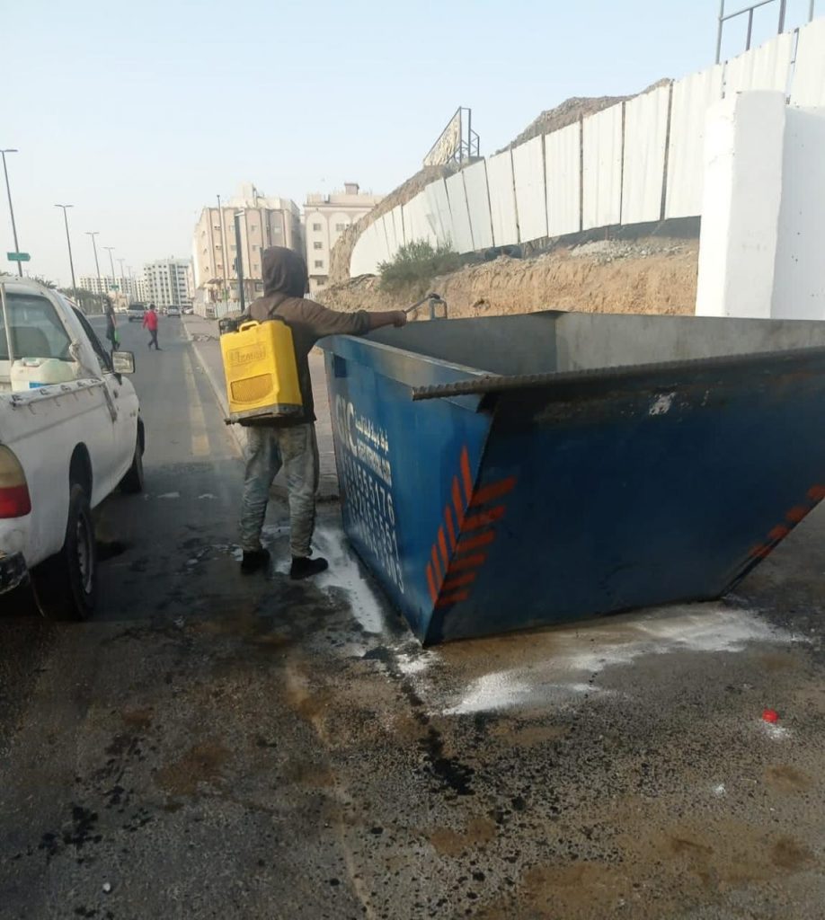 أمانة العاصمة المقدسة تُلزم شركات النظافة بتعقيم الحاويات