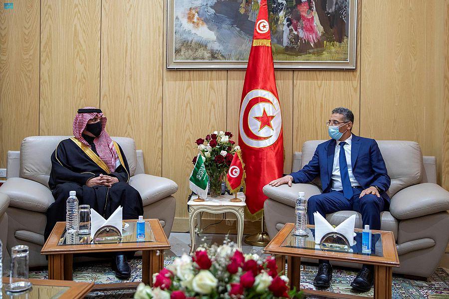 سمو الأمير عبدالعزيز بن سعود ووزير الداخلية التونسي يعقدان جلسة مباحثات رسمية