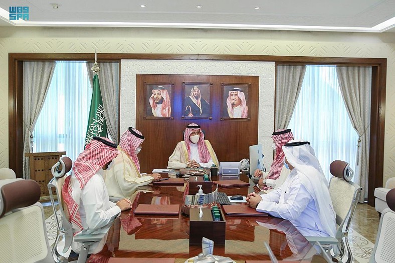 سمو نائب أمير الشرقية يستقبل مدير فرع وزارة البيئة والمياه بالمنطقة
