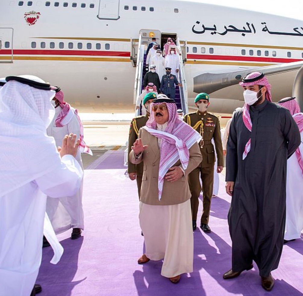 ملك البحرين يصل إلى الرياض.. وسمو ولي العهد في مقدمة مستقبليه