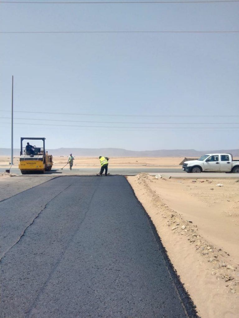بلدية عسفان تواصل أعمال السفلتة لعدد من الشوارع،بقرية المقيطع ضمن جهودها في سبيل تحسين الخدمات