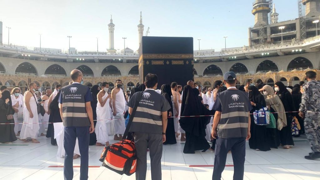 55 حقيبة إسعافية تطوعية ساهمت في علاج المعتمرين بالحرم المكي الشريف