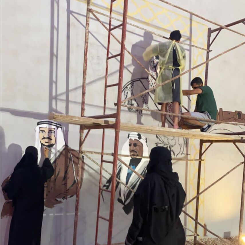 بلدية عسفان تطلق مبادرة رسم جدارية بمشاركة مدرسة الشامية للبنات