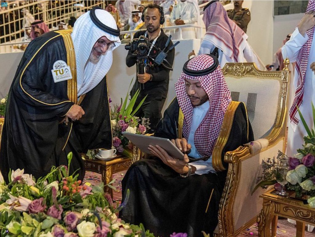 الأمير سعود بن نهار يشهد حفل تخريج 13400 طالب وطالبة من جامعة الطائف