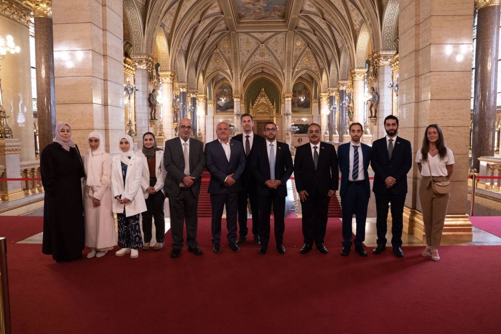وفد “العلاقات الحكومية بالشارقة” يلتقي وزير الثقافة المجري وعدداً من المسؤولين ويبحث التعاون المشترك بين الطرفين