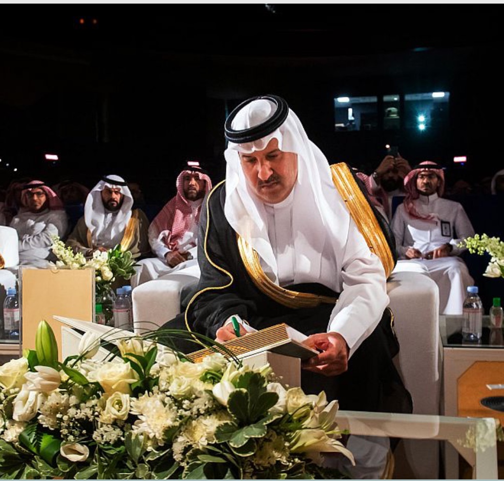 سموُّ الأميرِ فيصل بن سلمان يُدَشِّنُ معرضَ المدينةِ المنورةِ للكتاب