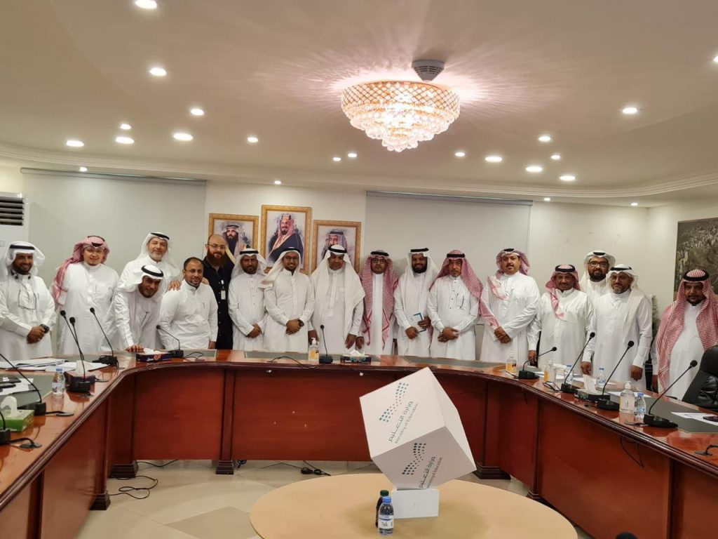 مدير تعليم مكة يُكرم القائمين على مبادرة ” المشرف التقني “