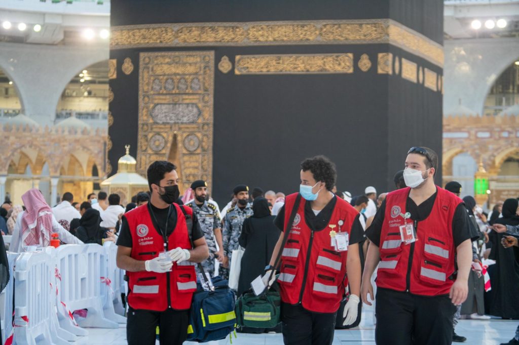 متطوعو هلال العاصمة المقدسة يقدمون أكثر من ١٥٠٠ ساعة تطوعية خلال شهرين