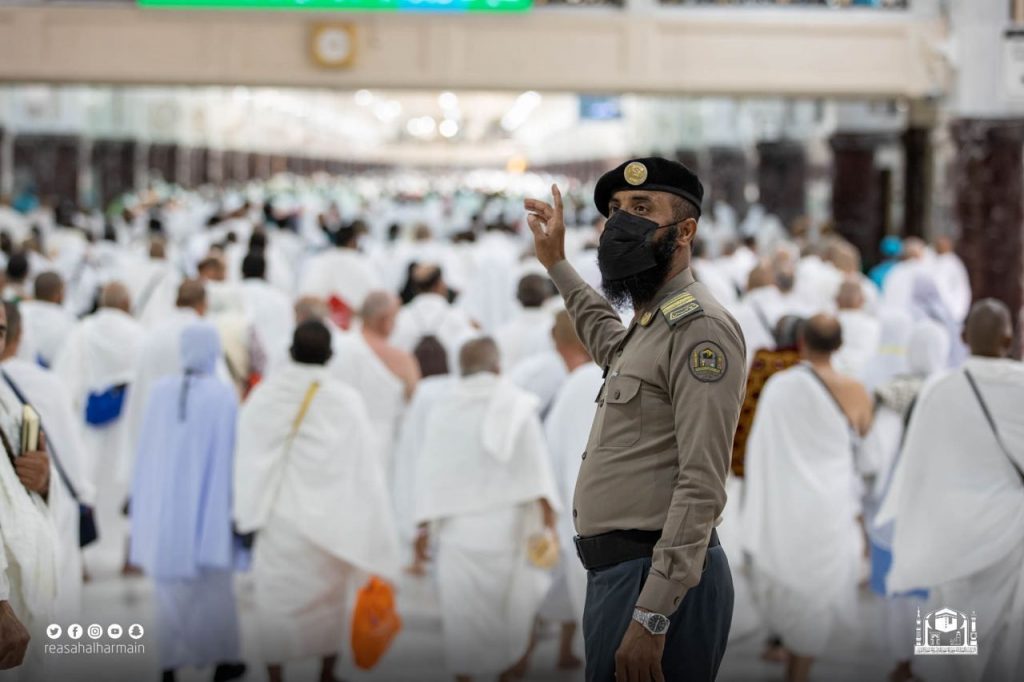 (500) كادر أمن مدني يساهمون في خدمة ضيوف الرحمن خلال حج هذا العام 1443هـ