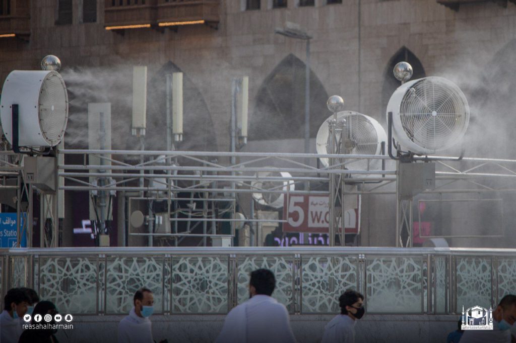 باستخدام تكنولوجيا (تبريد الهواء بالرذاذ) الرئاسة العامة توفر (٢٥٠) مروحة رذاذ خلال موسم حج هذا العام 1443هـ