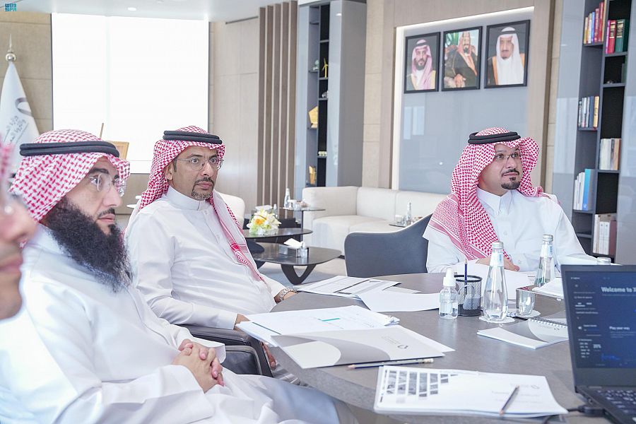 سمو نائب أمير منطقة الحدود الشمالية يلتقي بوزير الصناعة والثروة المعدنية