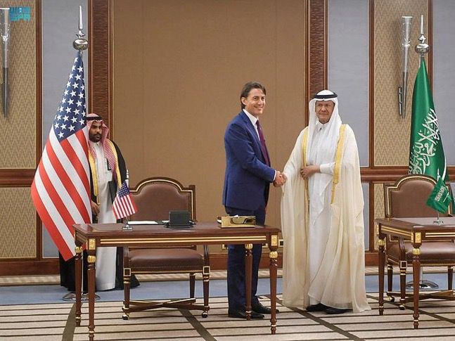 المملكة وأمريكا توقعان 18 اتفاقية ومذكرات تعاون في مجالات الفضاء والاستثمار والطاقة والاتصالات والصحة