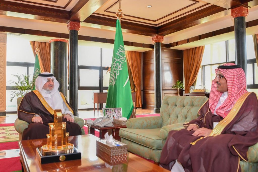 أمير تبوك يطلع على تقرير مفصل عن أعمال فرع الموارد البشرية والتنمية الاجتماعية بالمنطقة