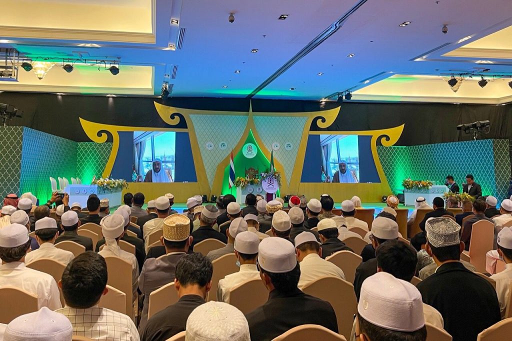 وزير الشؤون الإسلامية يوجه بتكريم المرأة الوحيدة المشاركة في التصفيات النهائية لمسابقة القرآن الكريم بتايلند بجائزة مالية