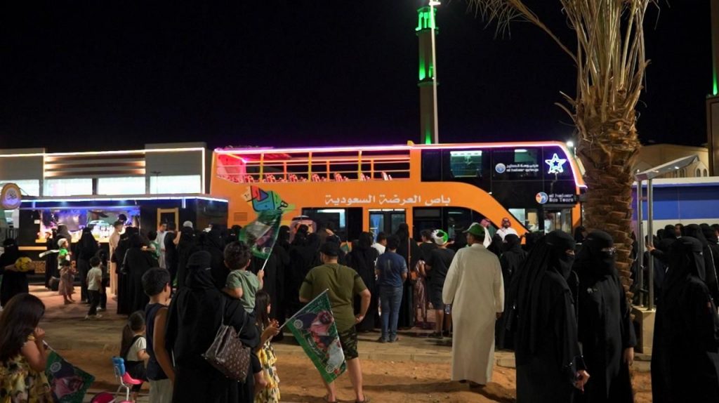 العرضة السعودية في طرق وميادين مدينة حائل
