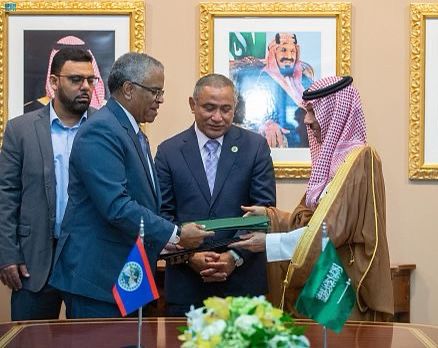 سمو وزير الخارجية يلتقي رئيس وزراء بيليز