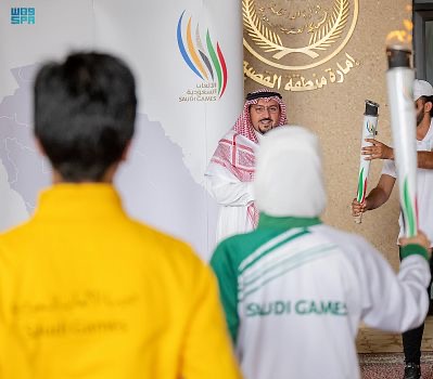 سمو أمير القصيم يتسلّم شعلة الألعاب السعودية