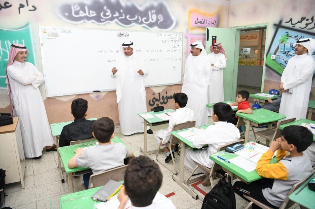 مدير عام تعليم مكّة يزور الفيصلية ويُشيد بجاهزية المدارس