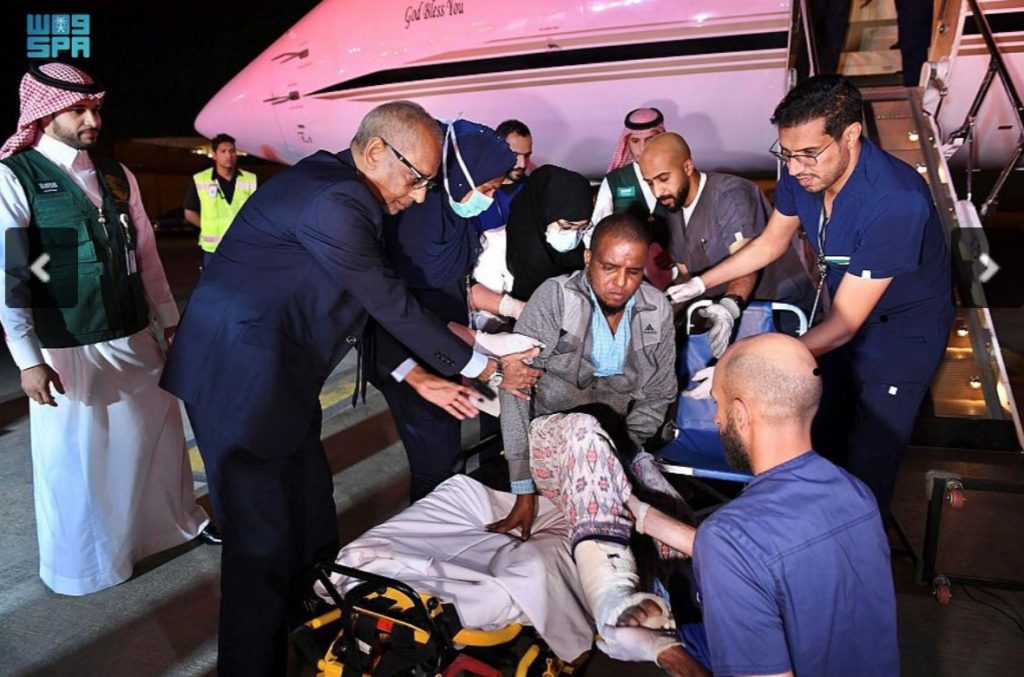 إنفاذًا لتوجيهات خادمِ الحرمين الشريفين.. وصول مصابي الحادث الإرهابي في أحد فنادق مقديشو إلى المملكة لتلقي العلاج