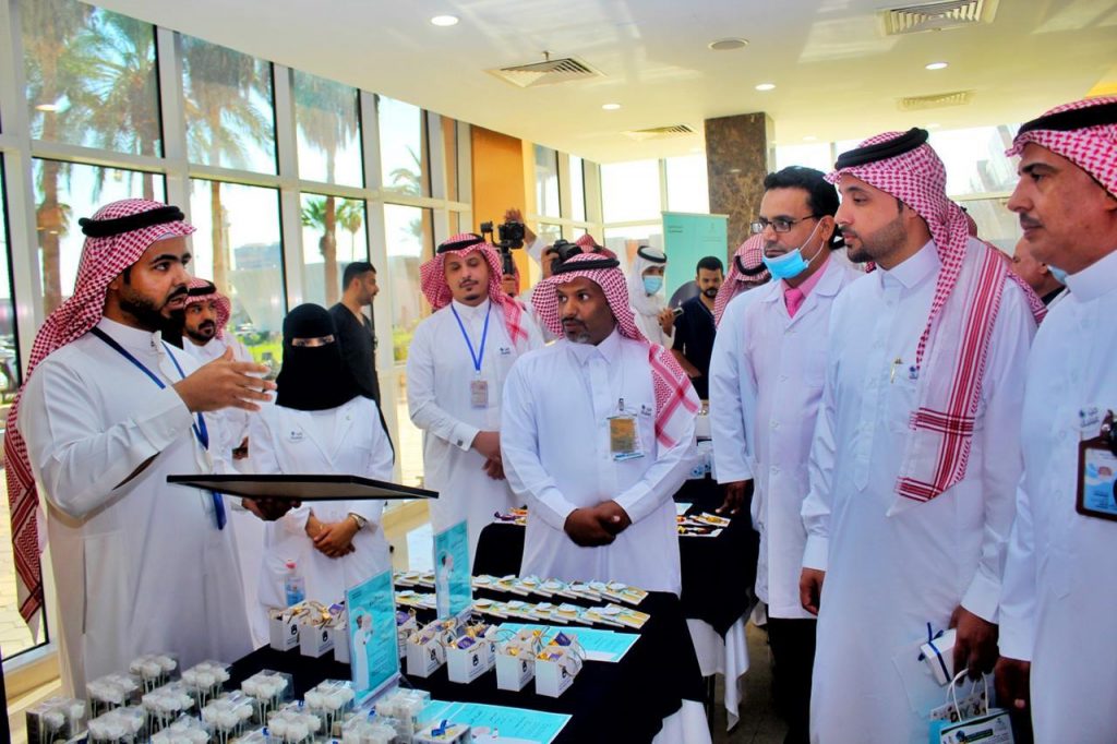 عيادات مستشفى الملك خالد بتبوك تقيم معرض تثقيفي عن اليوم العالمي للابصار 2022