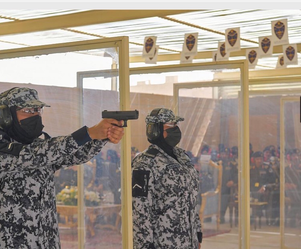 مدير عام كلية الملك فهد الأمنية يفتتح ميدان الرماية بمعهد التدريب النسائي