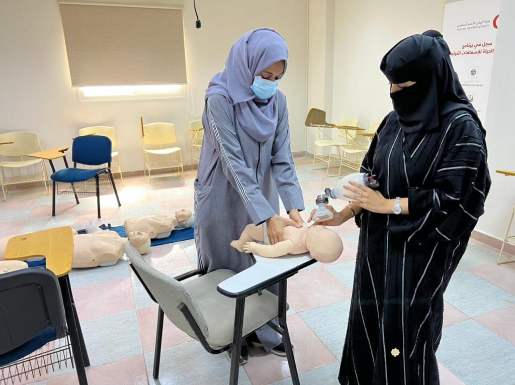 هلال تبوك يصرح : دربنا أكثر من (2300) مستفيد ومستفيدة على الإسعافات الأولية