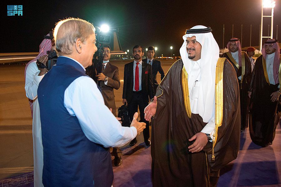 رئيس وزراء باكستان يصل الرياض للمشاركة في مبادرة مستقبل الاستثمار