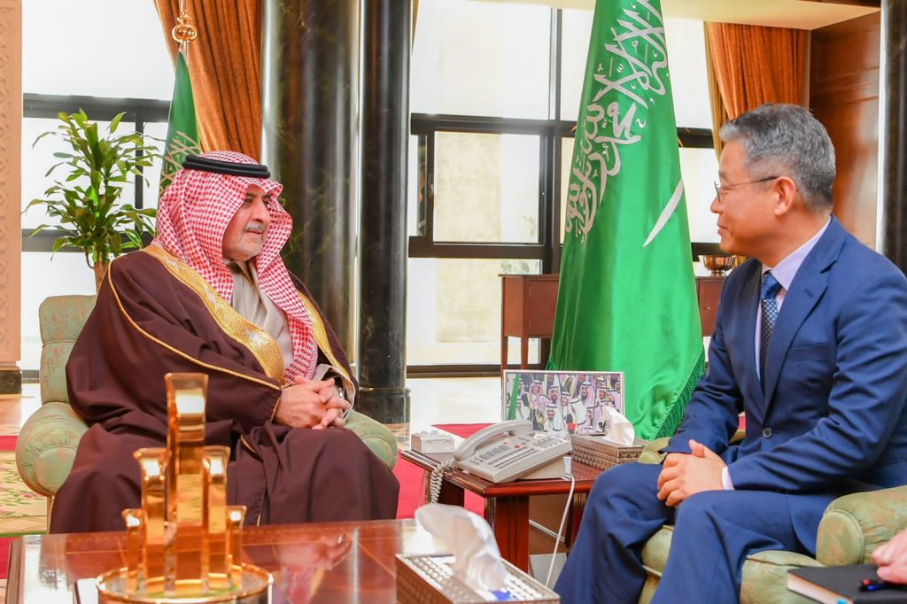 أمير تبوك يستقبل القنصل العام لجمهورية كوريا الجنوبية لدى المملكة
